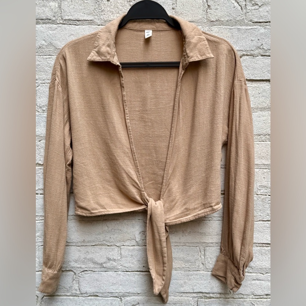 URBAN OUTFITTERS Tie-Front Crop Blouse